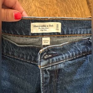 Abercrombie Curve Love Mom short